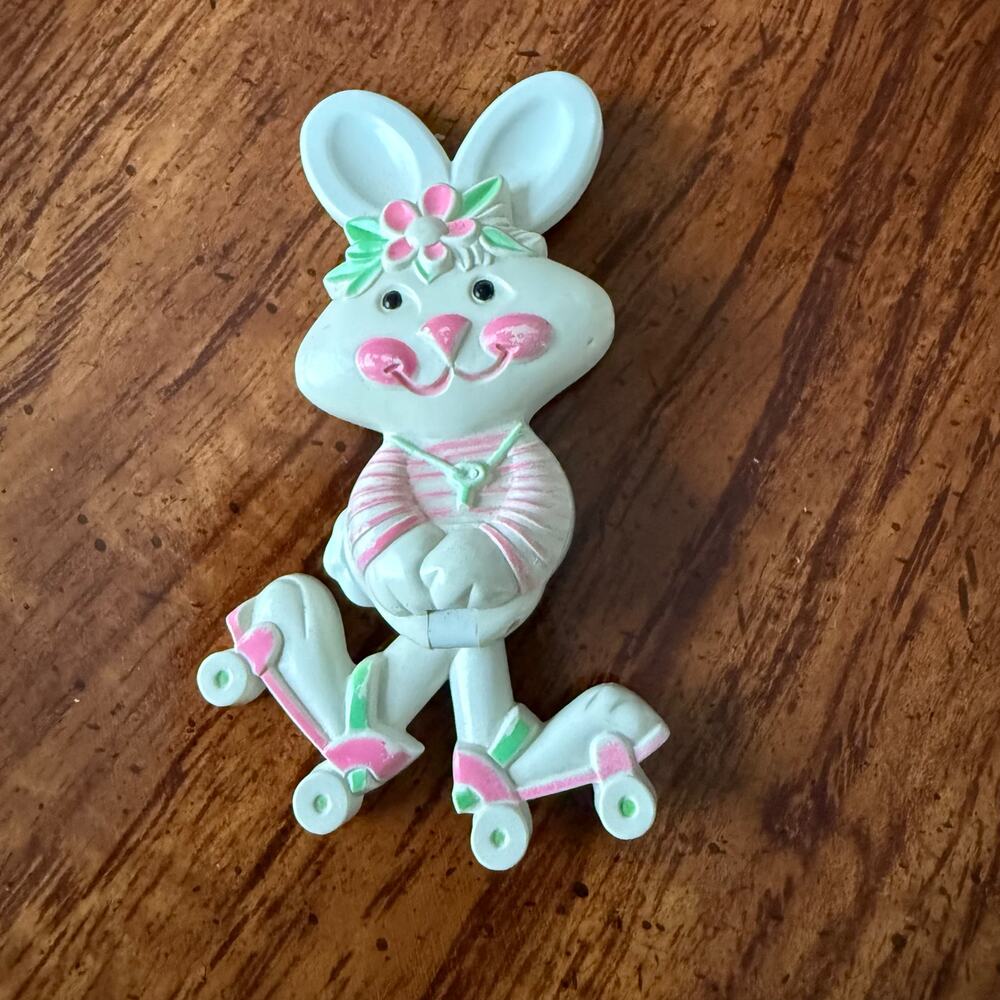 Vintage Avon 1973 Fragrance Glacé Rapid Rabbit. Preowned no fragrance